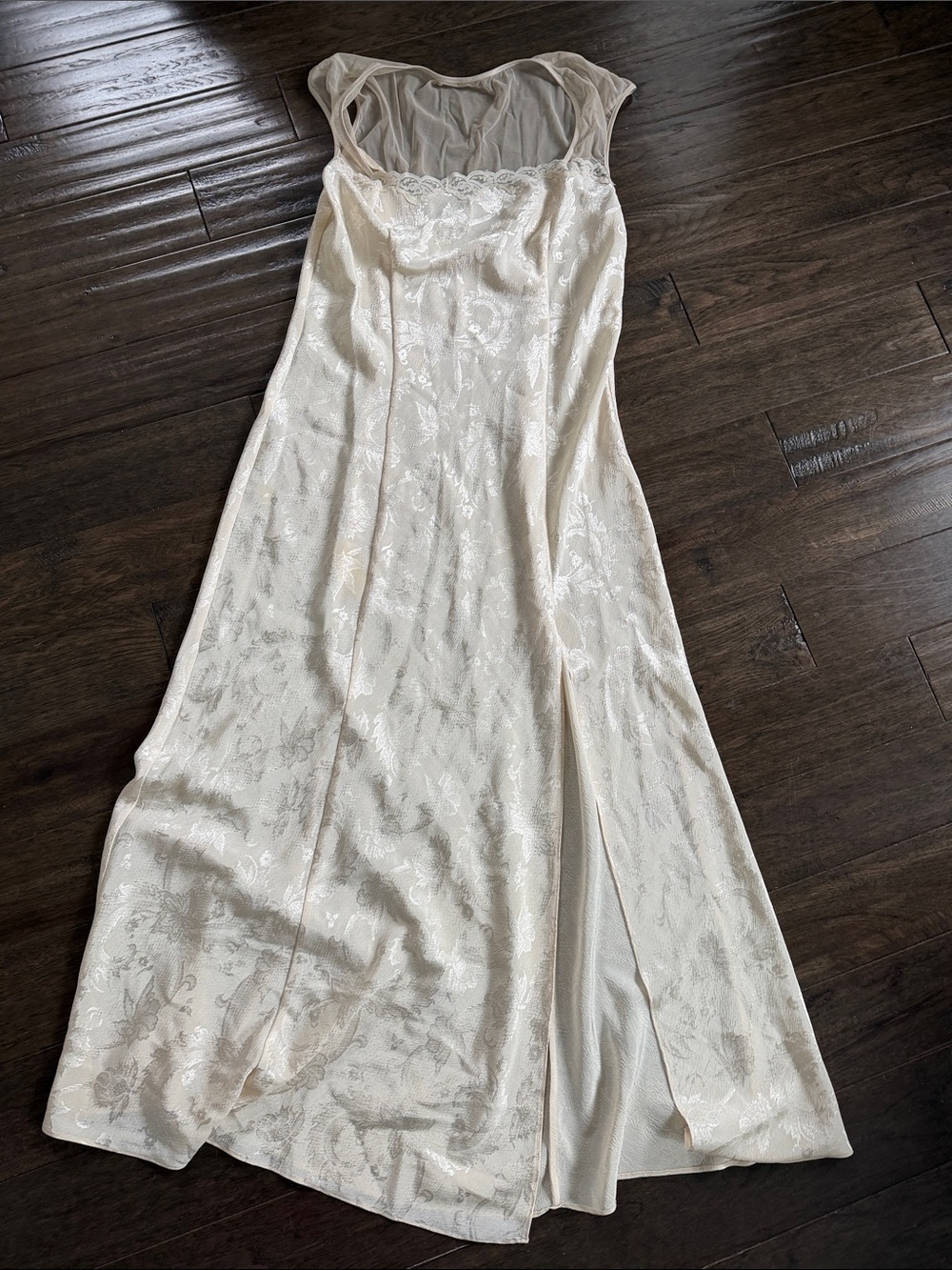 Vintage Victoria's Secret Cream Lace-Detail nightgown